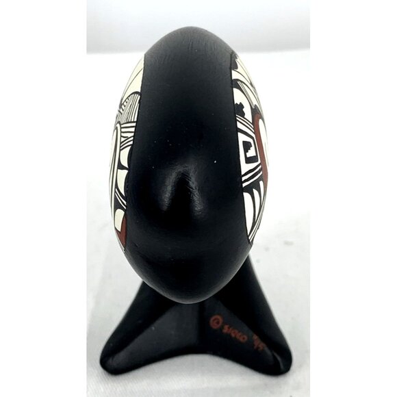 Pacific Northwest Native Whale Figurine Signed Siqco '95 Ceramic 4" Tall - Picture 2 of 6